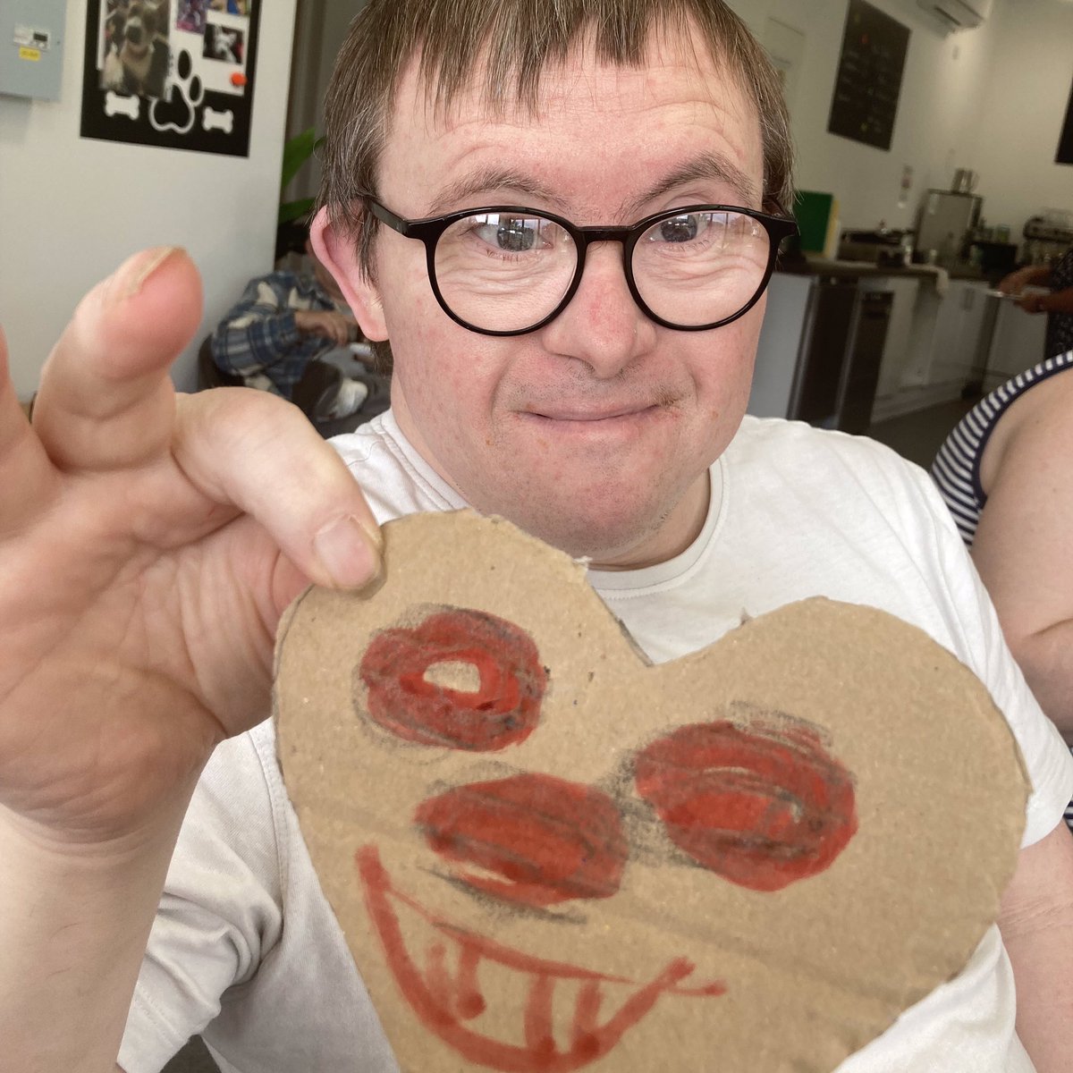 It was a rainy afternoon so instead of litter picking, we bought sunshine to our day with some arts and crafts at @CafeBeal. We made hearts for the Feel Good Picnics taking place in parks across @RochdaleCouncil soon rochdale.gov.uk/feel-good-fami… #BeCreative