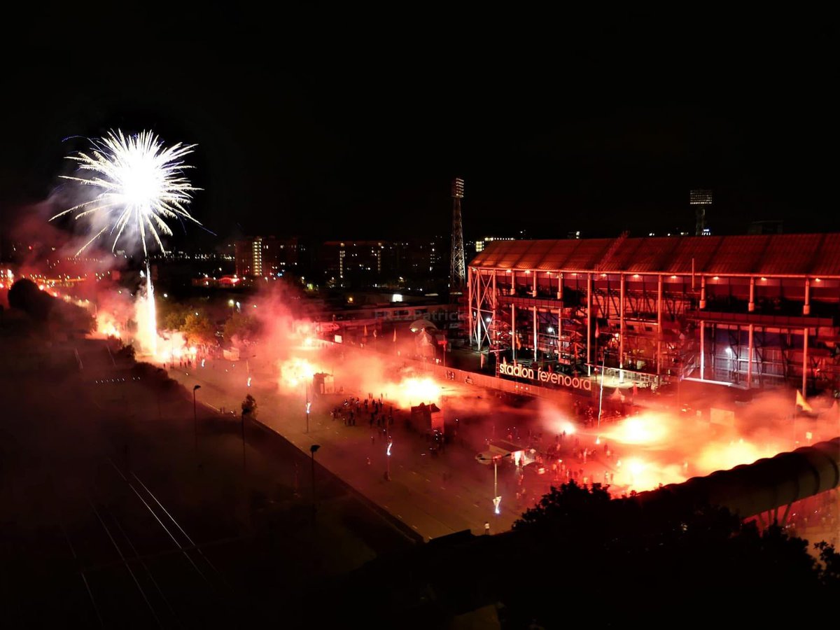 DeNoordzijde's tweet image. Kameraden!

Op 19 juli viert onze club alweer de 115e verjaardag. Tijd om dat gezamenlijk te vieren!

We verzamelen op 18 juli op het voorplein ( dus bij de STADION FEIJENOORD letters ) omstreeks 23:00.