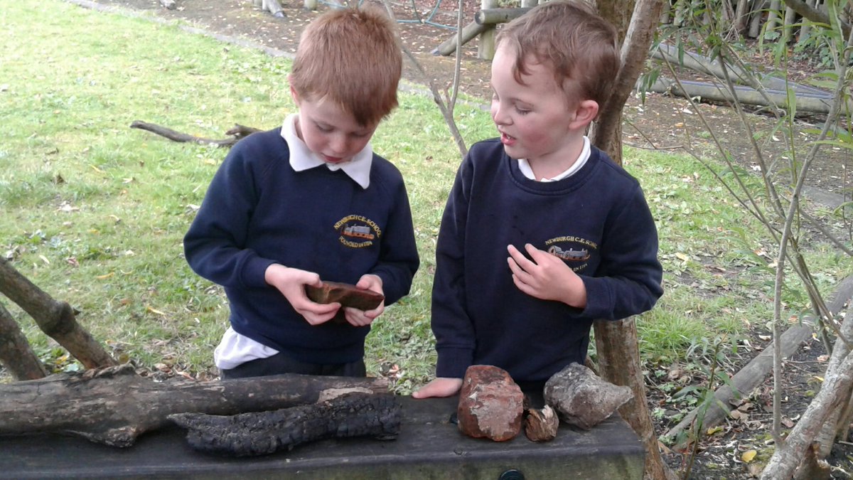 Newburgh Museum dinosaur bones, tools, pottery and wooden objects. #immagination #sharingideas #askingquestions