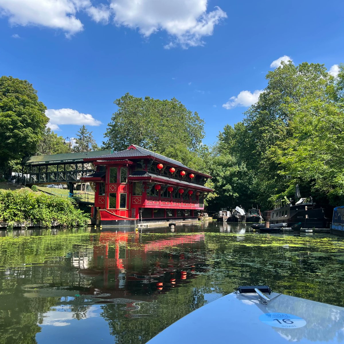 Gotta say Fridays at work are going to suck in comparison to last week's boat picnic in the sunshine, honestly! 

Floating on through London's Canals, seeing a few zoo animals, ridiculous mansions and creepy tunnels was a great way to spend the afternoon.