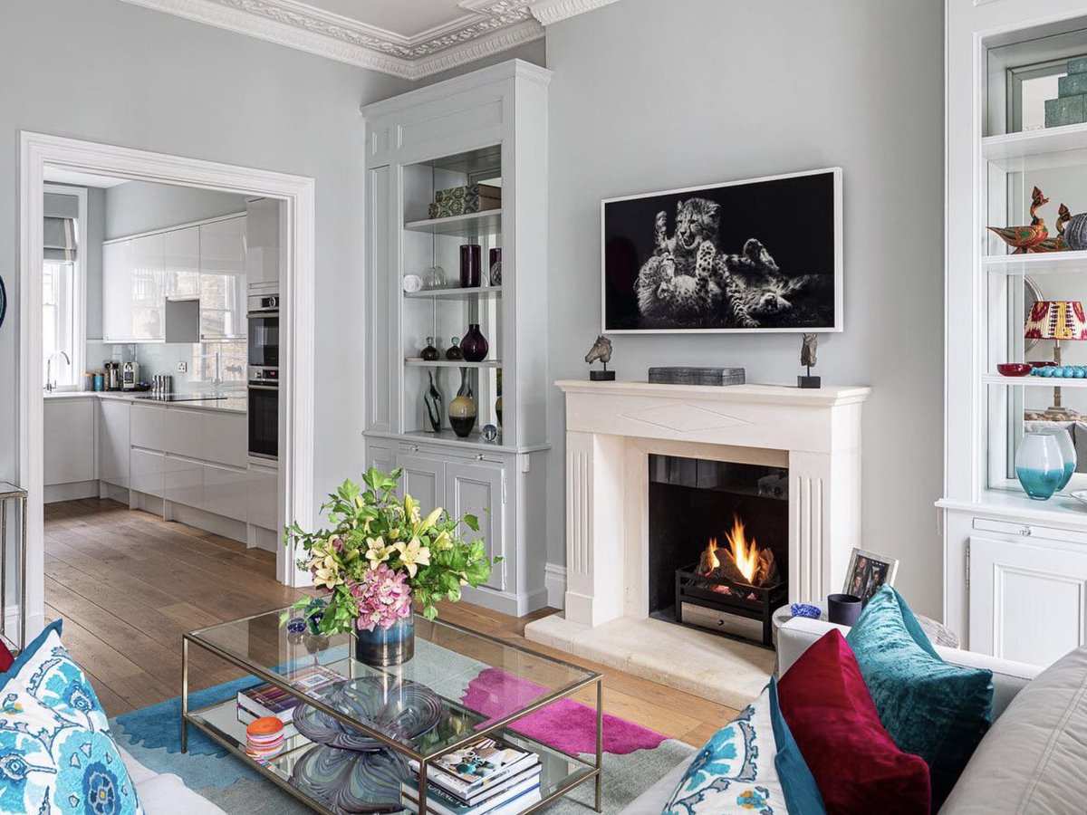 The clean lines and simple form of our Soho freestanding fire basket ensures it effortlessly fits into interiors of all styles. We love how it looks in this colourful and contemporary living space designed by Kelling Designs, part of the studio’s Pimlico pied-à-terre project.