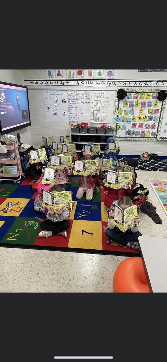 <a href="/queen_kayde/">k a y d e (#clearthelist)</a> Kindergarten teacher from south east Missouri! I’ll be starting my 5th year teaching. amazon.com/hz/wishlist/dl…