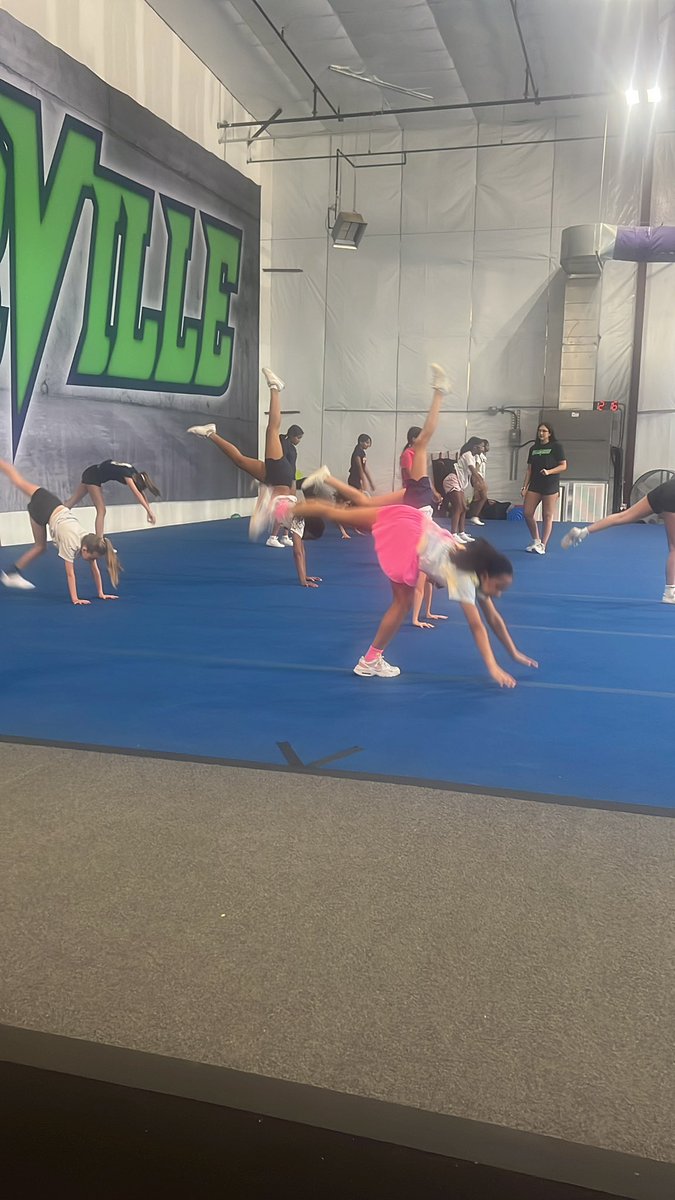 RSMSCheer22's tweet photo. Camp day#1 https://t.co/NfAmYlpmyE