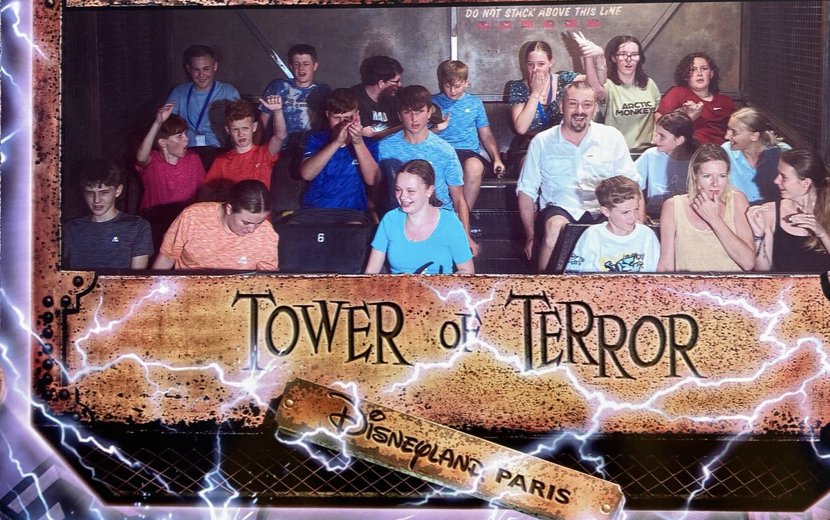 Disneyland you were amazing! Until next time! <a href="/DLS_StHelens/">DeLaSalleOfficial</a> now off for our dinner