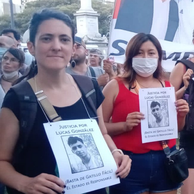 marinahidalgor1's tweet photo. Condenaron a perpetua a los 3 policías de la Ciudad responsables por el asesinato de Lucas González, y a otros 6 por encubrimiento.
¡Un verdadero triunfo de la lucha contra el gatillo fácil!

Abrazamos a su familia y amigos.
¡Justicia por Lucas González!
¡Basta de gatillo fácil! https://t.co/5SoMKvzRaI
