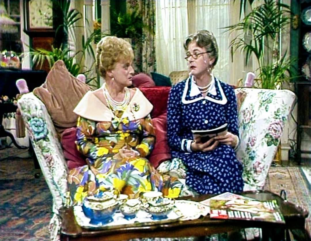 WhosThatGav's tweet photo. Some #HingeAndBracket on BBC4 tonight. ๐๐บ
19:30 - Giles Brandreth (@GylesB1) Remembers Hinge & Bracket.
19:45 - Dear Ladies - "The Time Of Our Lives". https://t.co/h0EPqzvojM