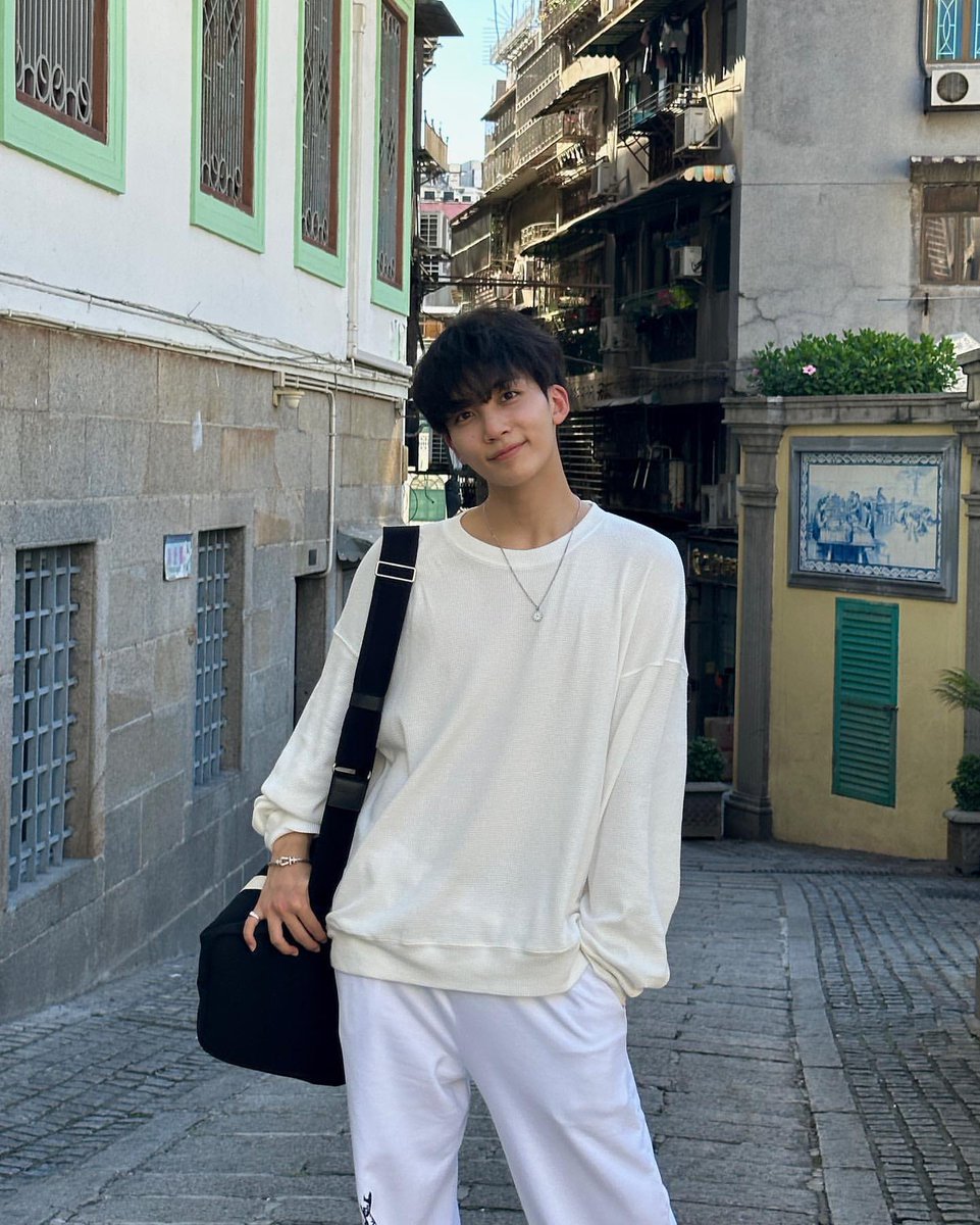 SeventeenDisse's tweet photo. [😇] 11.07.23 Jeonghan no Instagram #SEVENTEEN @pledis_17 

(Sem legenda) https://t.co/neFczEEuTM