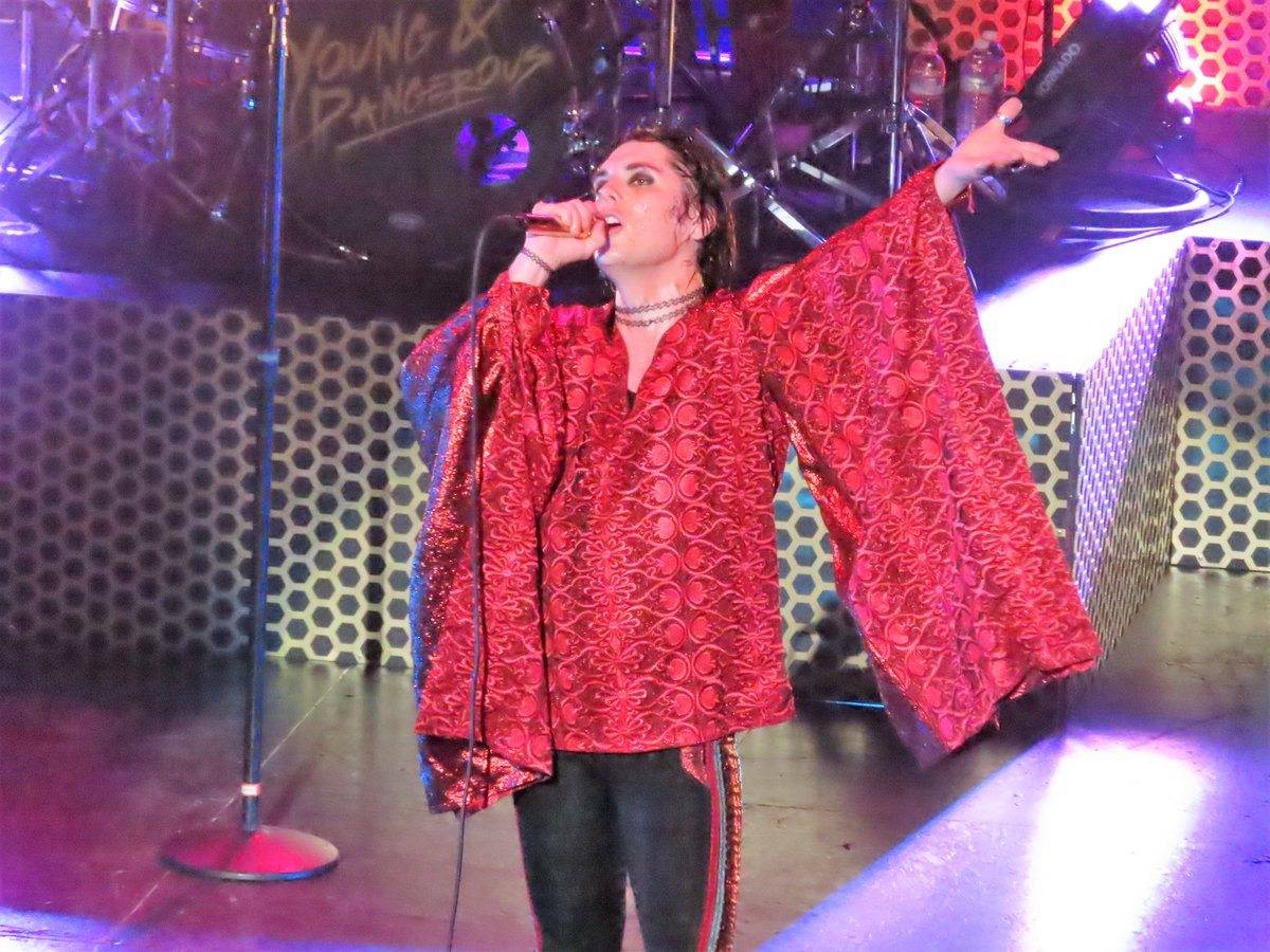 AlanToddWHS's tweet photo. #TwoForTuesday In honor of @TheStruts announcing an L.A. show, @LukeStruts last time that they played the @wiltern in 2019.
#2FT #LukeSpiller #TheWiltern #TerrificTuesday #livemusic #concert #concerts @StruttersOFCL https://t.co/yG7lJDrD3v
