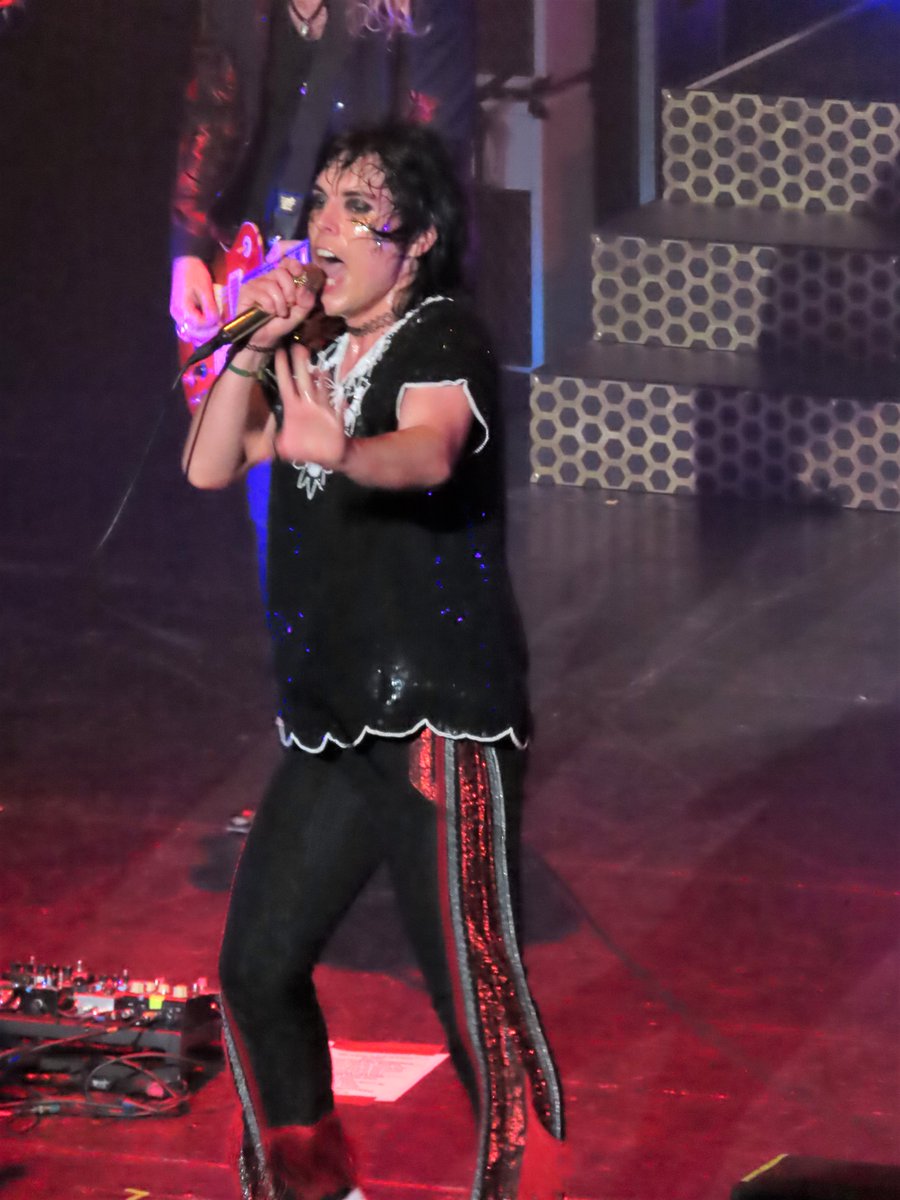 AlanToddWHS's tweet photo. #TwoForTuesday In honor of @TheStruts announcing an L.A. show, @LukeStruts last time that they played the @wiltern in 2019.
#2FT #LukeSpiller #TheWiltern #TerrificTuesday #livemusic #concert #concerts @StruttersOFCL https://t.co/yG7lJDrD3v