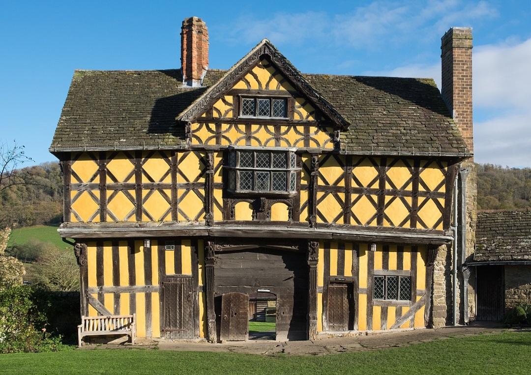 #StokesayCastle #Shropshire is 'one of the best-preserved medieval fortified manor houses in England'
Built 1285–1294 it comprises a hall & tower partly enc by a wall- the castle was surrounded by a moat. The gatehouse has magnificent timberframing. @EnglishHeritage
@hbap1924