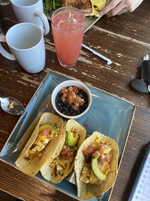 A must 😋🤘 #Foodie #TacoTuesday https://t.co/Y1iVOfKX0F<a href="/tag/foodie"class="tags">#Foodie</a><a href="/tag/tacotuesday"class="tags">#TacoTuesday</a>