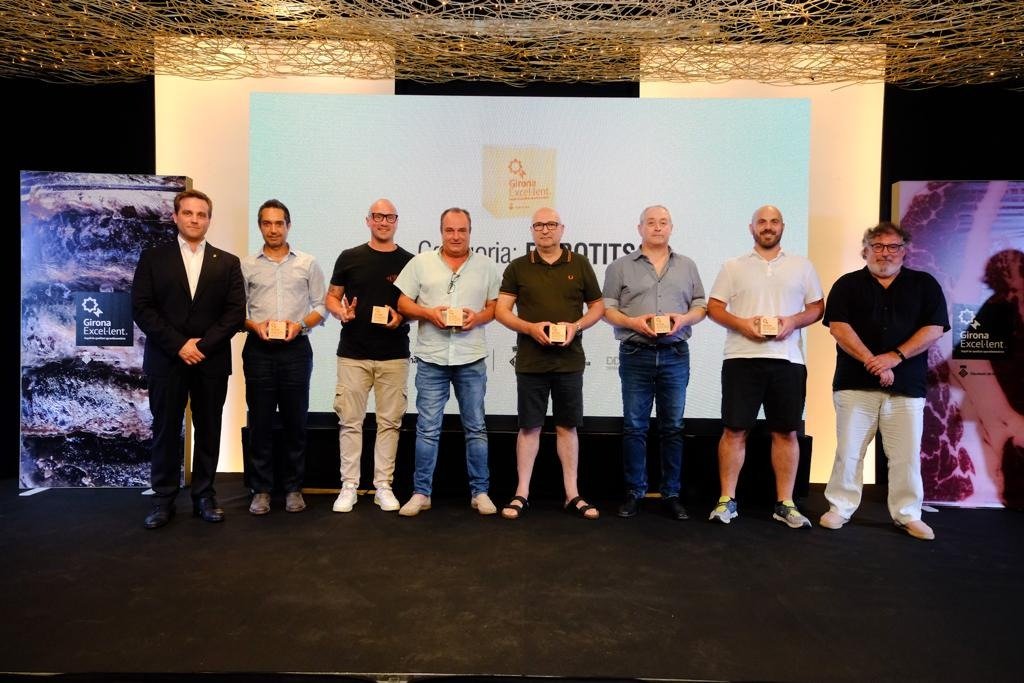 <a href="/llagosteraldia/">Ajuntament de Llagostera</a> <a href="/ajvilajuiga/">Ajuntament de Vilajuïga</a> <a href="/ccgirones/">Consell Comarcal del Gironès</a> <a href="/CCAltEmporda/">Consell Comarcal de l'Alt Empordà</a> <a href="/ArrosMolidePals/">Arròs de Pals,S.L.</a> <a href="/AJUNTAMENTPALS/">Ajuntament de Pals</a> <a href="/visitpals/">Visit Pals</a> <a href="/cervesaminera/">MINERA</a> <a href="/NutDistillery/">NUT Distillery</a> <a href="/jordi_camps/">Jordi Camps Vicente</a> <a href="/Aempordaturisme/">EMPORDA TURISME</a> <a href="/CCGarrotxa/">Consell Comarcal de la Garrotxa</a> <a href="/Olotuit/">Ajuntament d'Olot</a> <a href="/CafesCornella/">Cafès Cornellà</a> <a href="/TeGustInfusions/">TeGust -infusions-</a> <a href="/comarcaselva/">ComarcaSelva</a> <a href="/fornells_cat/">Fornells de la Selva</a> <a href="/canbech/">CAN BECH</a> <a href="/anelafruits/">Anela Fruits</a> <a href="/ipeppalafrugell/">VisitaPalafrugell</a> <a href="/ajpalafrugell/">Ajunt. Palafrugell</a> <a href="/visitpalamos/">Turisme Palamós</a> <a href="/AjPalamos/">Ajuntament de Palamós</a> <a href="/ajuntamentbas/">Ajuntament de la Vall d’en Bas</a> <a href="/CCPlaEstany/">CC Pla de l'Estany</a> <a href="/AjCornellaTerri/">Cornellà del Terri</a> <a href="/LluisLlulluab/">Lluís Amat 🎗</a> @girona_cat <a href="/santhilari/">Sant Hilari Sacalm</a> <a href="/AjTorroella/">Ajuntament de Torroella de Montgrí</a> Més embotits de #GironaExcellent:
🏅Pernil dolç cuit de la Carnisseria Laura
🏅Patè de campanya de <a href="/costabonamollo/">Embotits i Patés Costabona</a>
🏅Pa de fetge de la Carnisseria Pons
🏅Pernil de Can Mateu
🏅Costelló Sec de Can Fanera