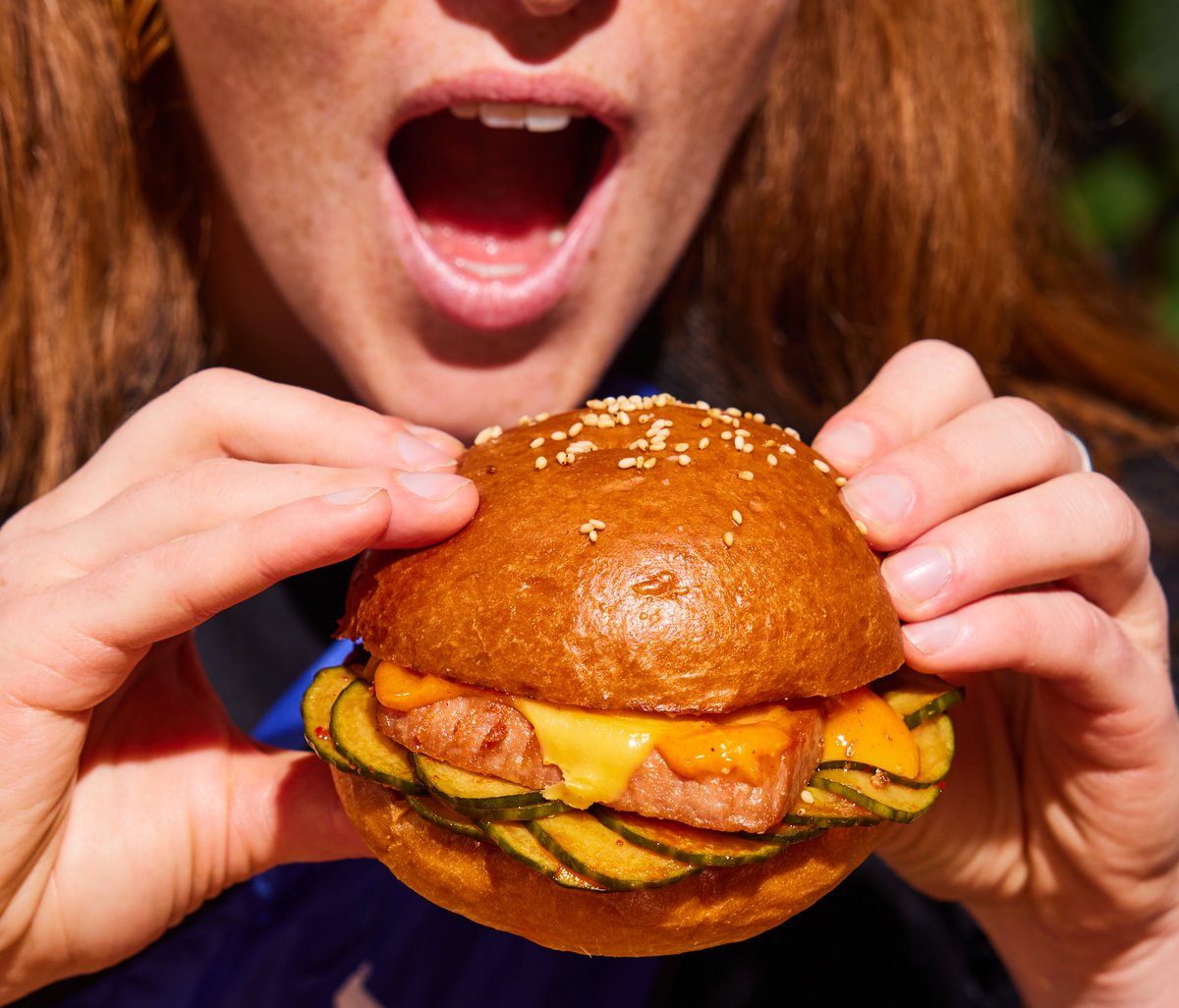 🍔 POV: You'll have what she's having. Don't miss <a href="/alvincailan/">alvincailan</a>'s #UltimateBurgerMenu powered by Hungry House and only available this summer! Order up: orderhungryhouse.com/the-burger-sho….