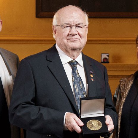 Finally it is official: Congratulations to Dr. David M. Villeneuve for being awarded the 2023 W. G. Schneider Medal, the highest recognition of achievement at the @NRC_CNRC! David has served NRC and Canada above and beyond. We are thrilled for this recognition!