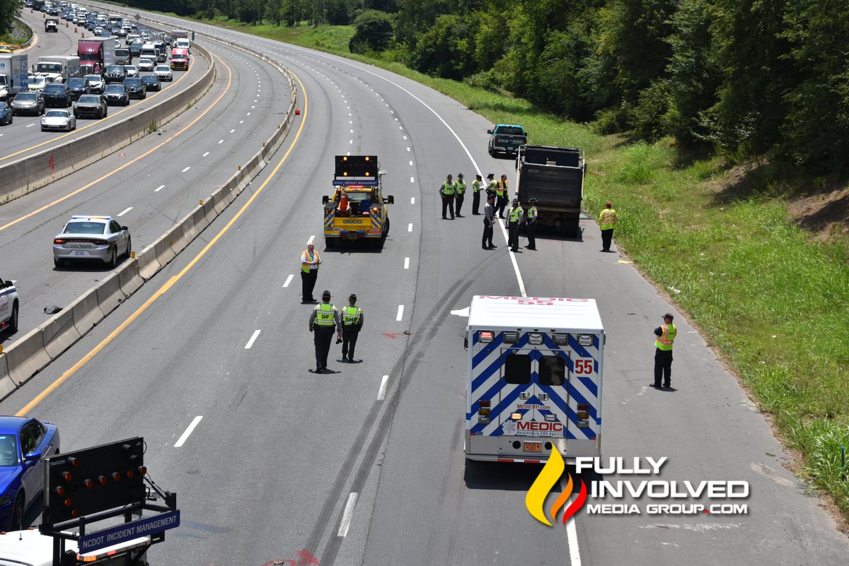 FullyInvMedia's tweet image. #BreakingNews: A person was hit and killed by a vehicle on I-485 Outer in Pineville. NCSHP Investigating. The Outer Loop is completely shutdown.