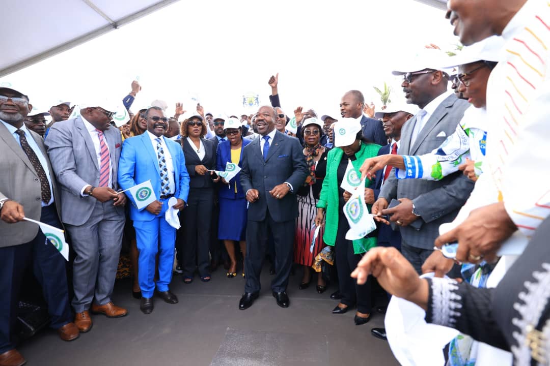 pdg2R's tweet photo. Ça y est ! C'est fait. Notre Champion, notre Distingué Camarade Président Ali Bongo Ondimba a déposé son dossier de candidature et réceptionné son récépissé.
#Gabon #PartiDemocratiqueGabonais #Élections2023 #PDGR
@PresidentABO @Sylviabongo @NoureddinBV https://t.co/4TZPsNfiPI