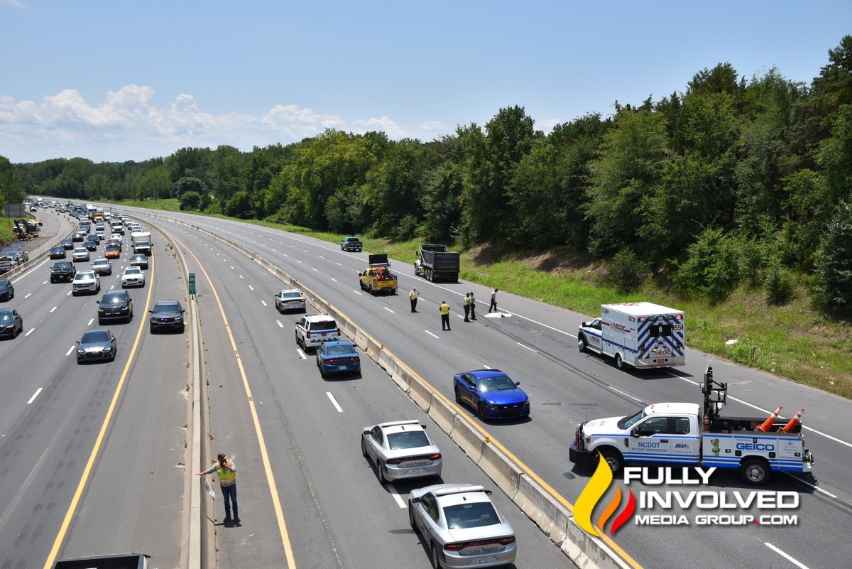 FullyInvMedia's tweet image. #BreakingNews: A person was hit and killed by a vehicle on I-485 Outer in Pineville. NCSHP Investigating. The Outer Loop is completely shutdown.