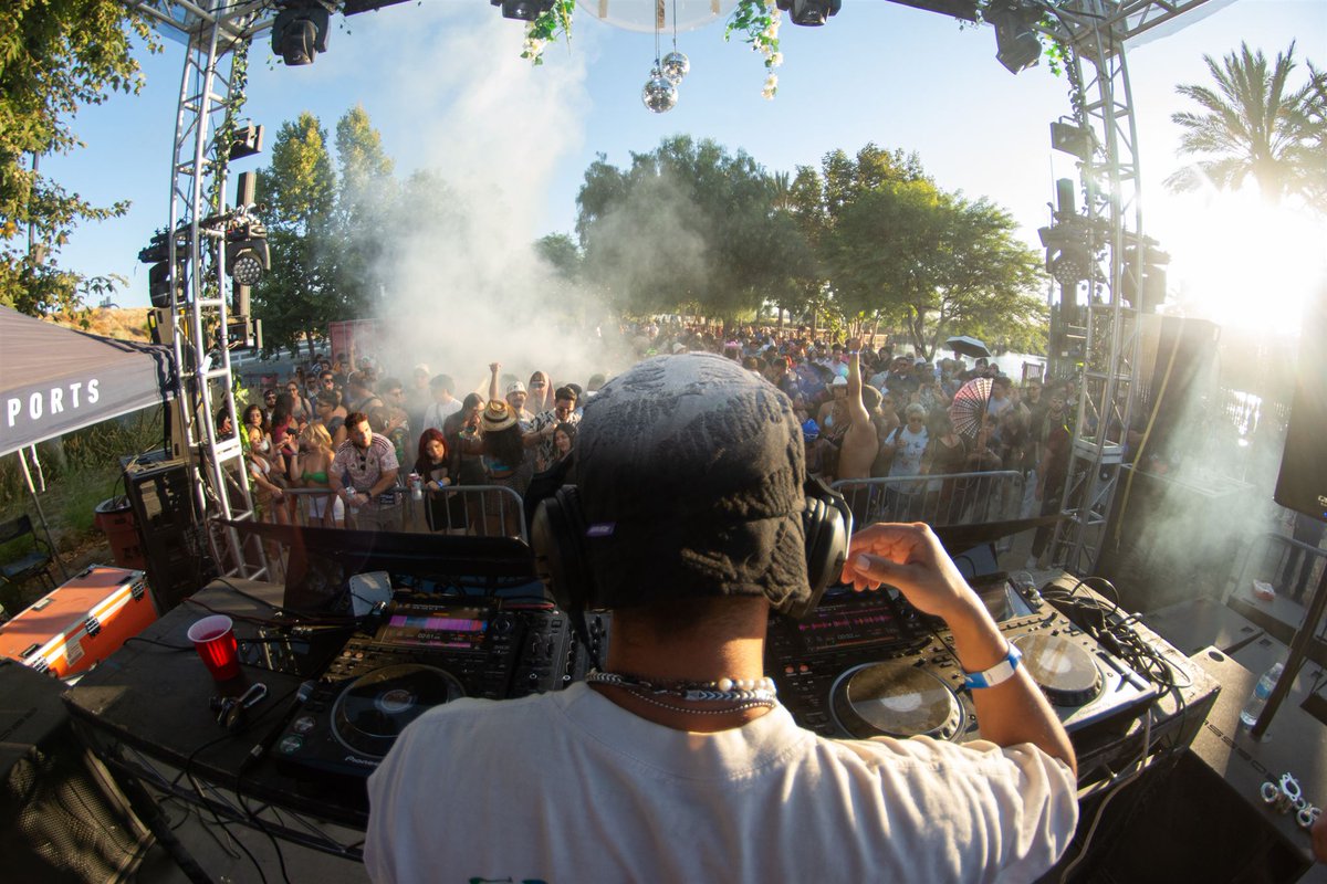 Its_Dion's tweet photo. #electrofest shots. Full gallery
https://t.co/y6vTMBU5Gy https://t.co/JpdL3lGm5P