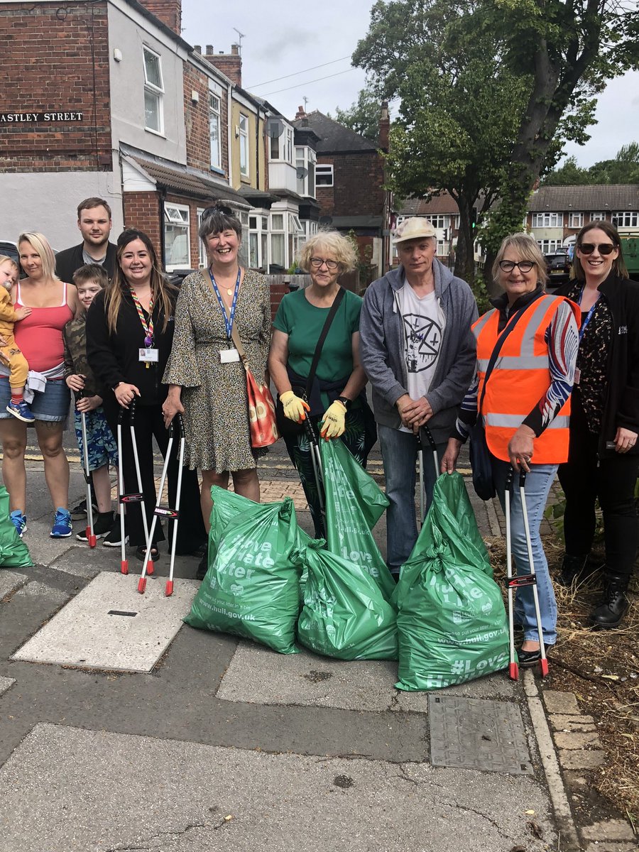 Thank you to all the residents who came and helped with our Albert Ave Litter Pick. Great to give the street a bit of a tidy up! <a href="/Hull_Labour/">Hull Labour</a>