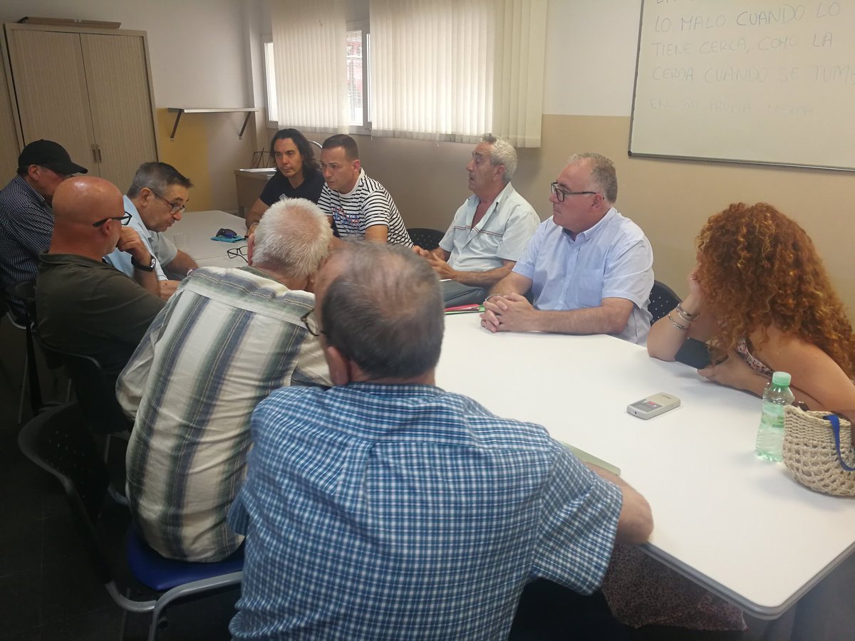 PSCMontcada's tweet photo. 🔴Reunió amb la Gent Gran de Can Cuiàs
🌹L' Alcalde de #Montcada i Reixac, @BartolomeEgea amb altres membres de l'equip de Govern Municipal a mantingut una reunió de treball amb membres de la Gent Gran de #cancu
➡️Entre les necessitats destaca la de tenir un espai per reunir-se https://t.co/Yg0L3w4UxB