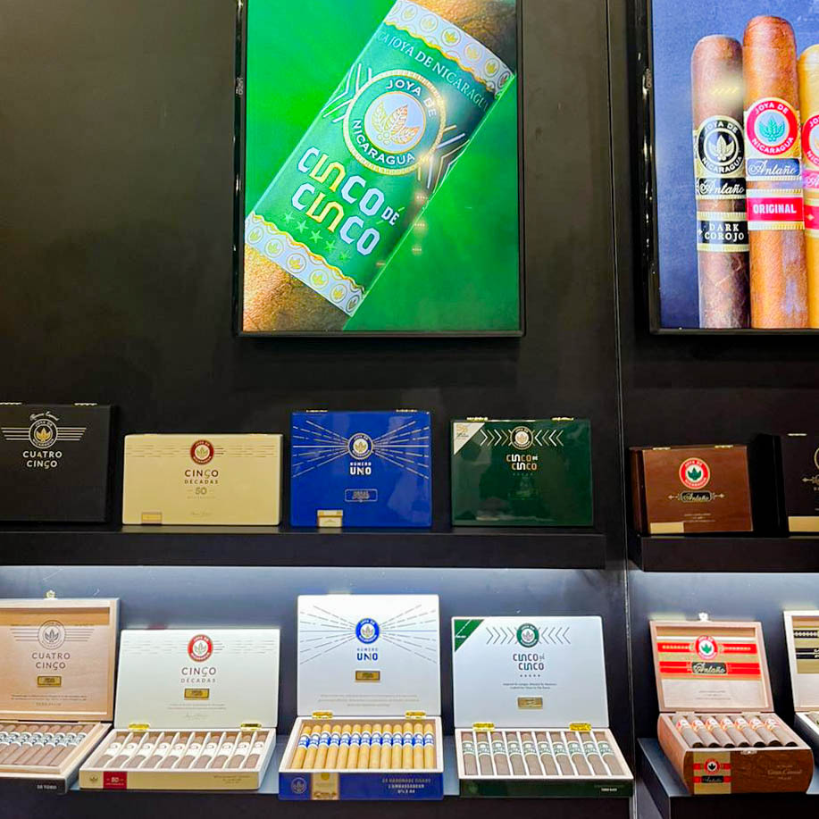 CasaOffCuba's tweet photo. #Tradition #casaoffcuba #aficionado #life #taste #smoking #PCA2023 #PCA2023ConventionAndInternationalTradeShow #LasVegas #Oliva #CincodeCinco #NumeroUno #OlivaV #OlivaG #Nub https://t.co/njvspVF4yB