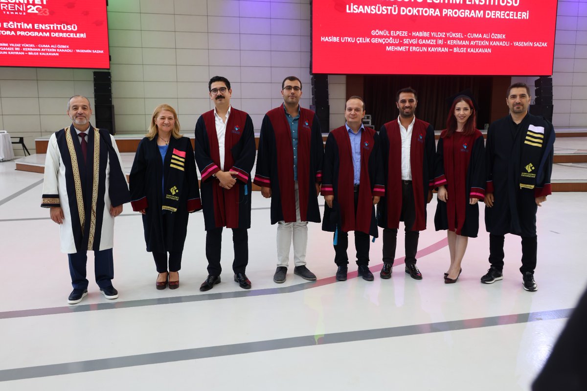hkunv's tweet photo. HKÜ'nün Lisansüstü Öğrencileri Mezun Oldu! 🌟🎓🎉

Lisansüstü Eğitim Enstitüsü öğrencilerimizin mezuniyet mutluluğunu birlikte yaşadık. Bu özel günlerinde tüm mezunlarımızı gönülden tebrik ediyor, başarılarının devamını diliyoruz.  Gelecekleri parlak olsun! 

#hkunv #HKÜ2023 #MezuniyetTöreni #LisansüstüMezuniyeti
