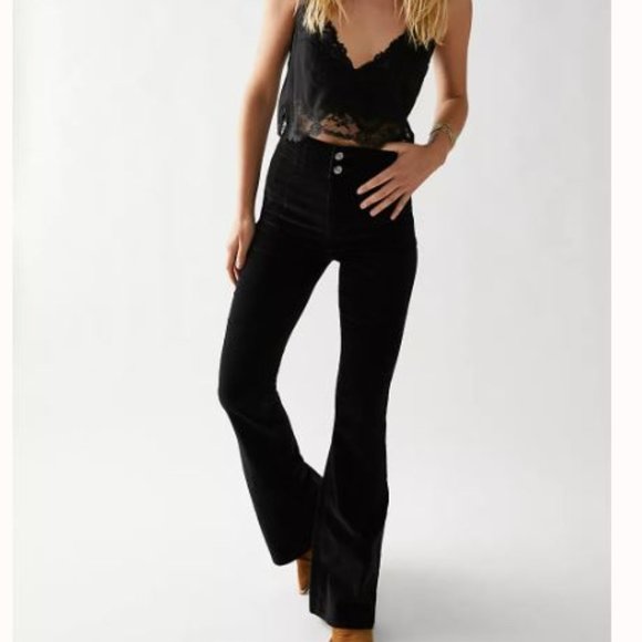 xosheconquerors's tweet photo. So good I had to share! Check out all the items I'm loving on @Poshmarkapp #poshmark #fashion #style #shopmycloset #wethefree: https://t.co/So6Vxq7mKK https://t.co/LmSuAwBKoA