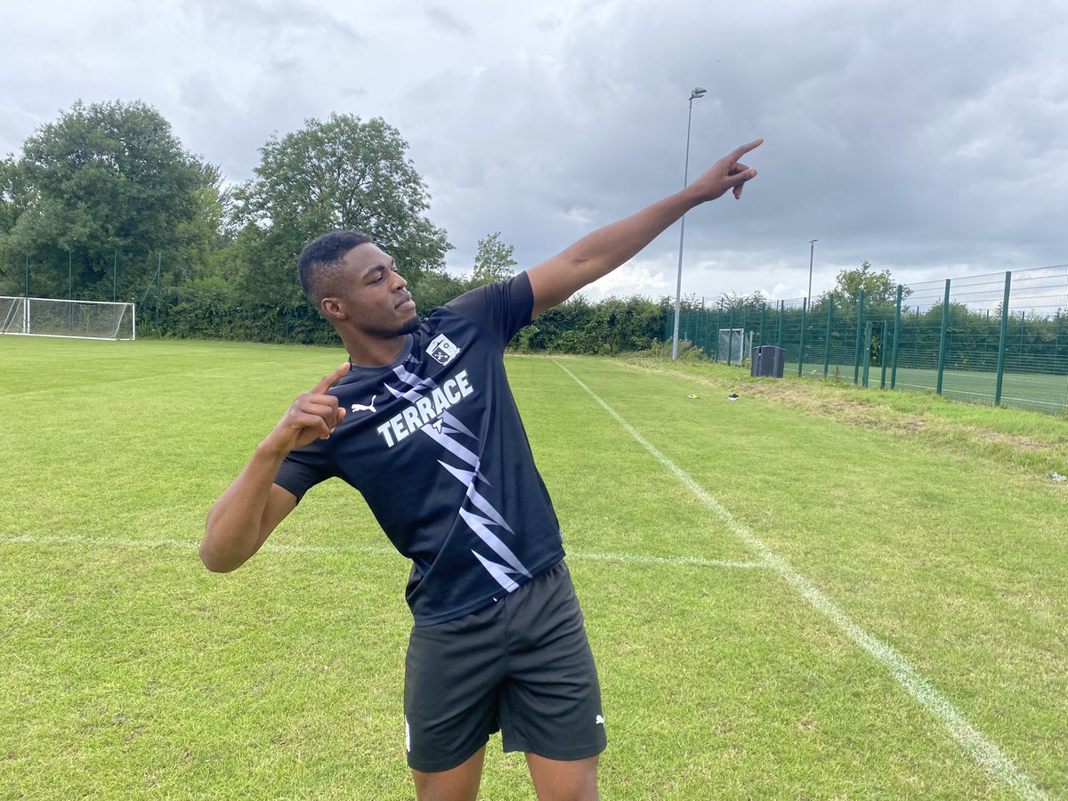 BarrowAFC's tweet photo. Welcome to Barrow Emile Acquah 👋

Who’s loving the new away kit as well! 

#WeAreBarrow https://t.co/YwOpzPKVMK