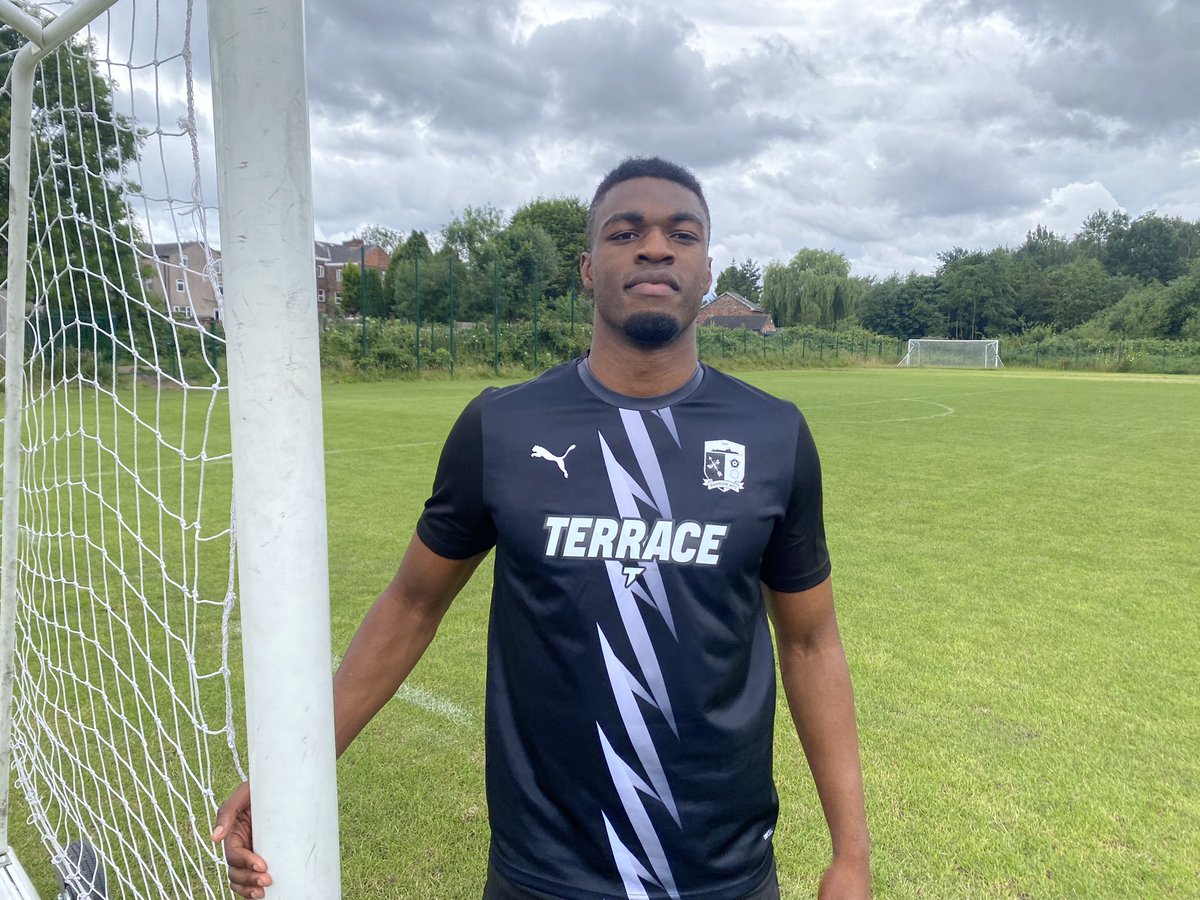 BarrowAFC's tweet photo. Welcome to Barrow Emile Acquah 👋

Who’s loving the new away kit as well! 

#WeAreBarrow https://t.co/YwOpzPKVMK