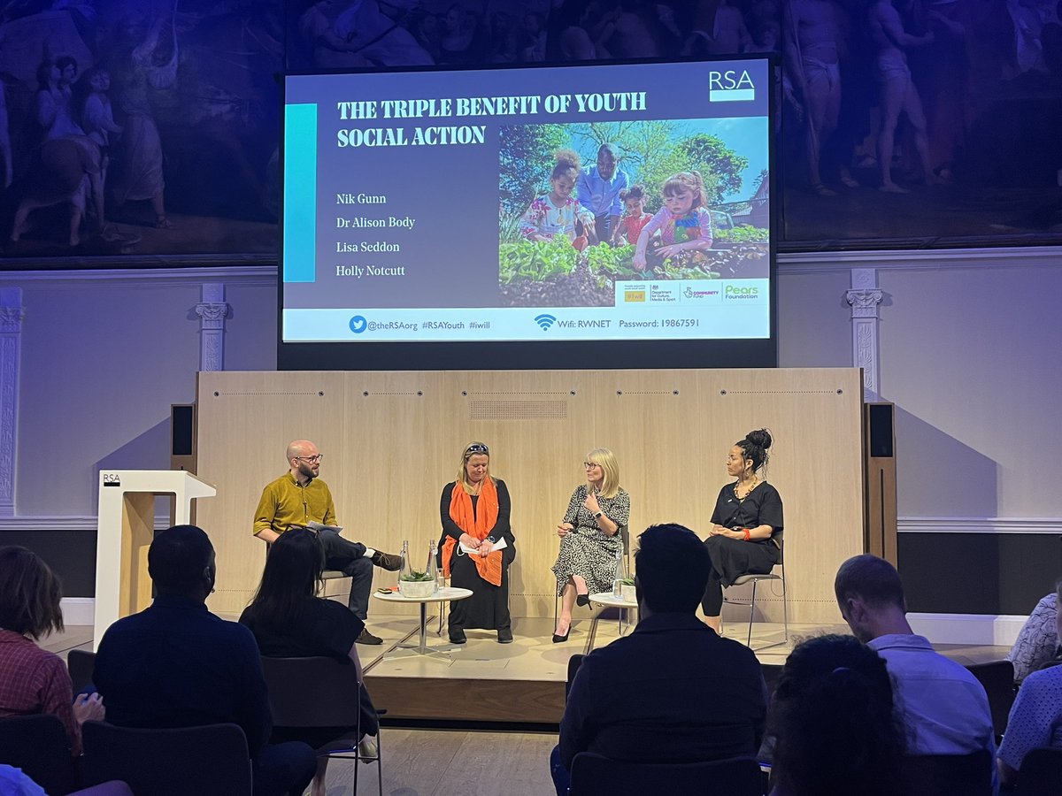 Such a treat to listen to @Nik_Gunn, @AliBody1, Lisa from @PrescotPrimary and @hollynotcutt discuss the new @theRSAorg report on #YouthSocialAction. All noting the unprecedented challenges schools, teachers and young people are facing.

#iWillFund #RSAYouth
