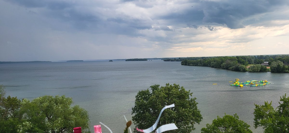 ilungrl's tweet photo. Why are these children still.out there? I can heat the thunder. #tudhopepark @orilliamatters @cityoforillia https://t.co/gL6QoFm5Jy