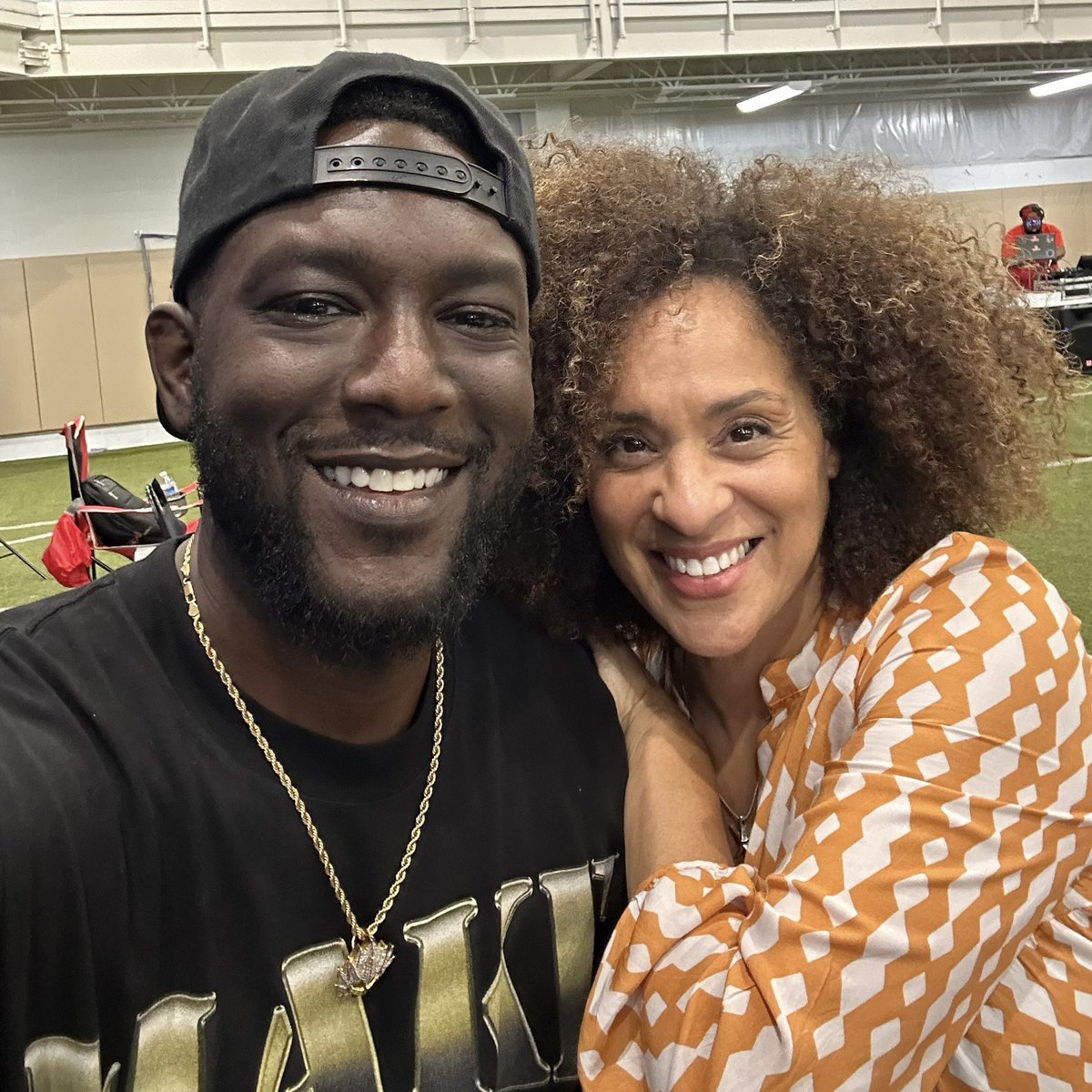 AaronConey's tweet photo. Woke up like am I trippin or did I really get dinner and drinks with Hilary Banks this weekend..? ☺️😎 #KarynParsons #HilaryBanks #FreshPrince #RaisedBy90sTV https://t.co/RkItdSxUSD