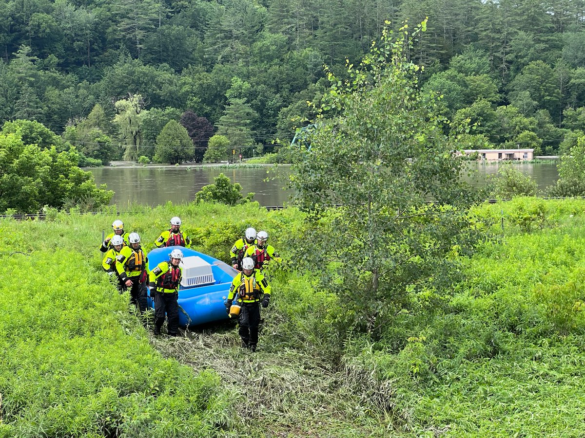 CTDEMHS's tweet photo. Our @CTDEMHS Urban Search and Rescue Team (USAR) is on the ground in Vermont working closely with @vemvt &amp; other USAR teams along the Winooski River initiating rescues of residents trapped by flood waters. This morning the teams rescued 5 people and 3 pets. #VTflood23 https://t.co/DssGTmX2Ti