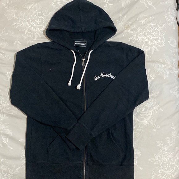 stud_unique's tweet image. So good I had to share! Check out all the items I'm loving on @Poshmarkapp #poshmark #fashion #style #shopmycloset #nike #thehundreds: posh.mk/xlkKCqmUlBb