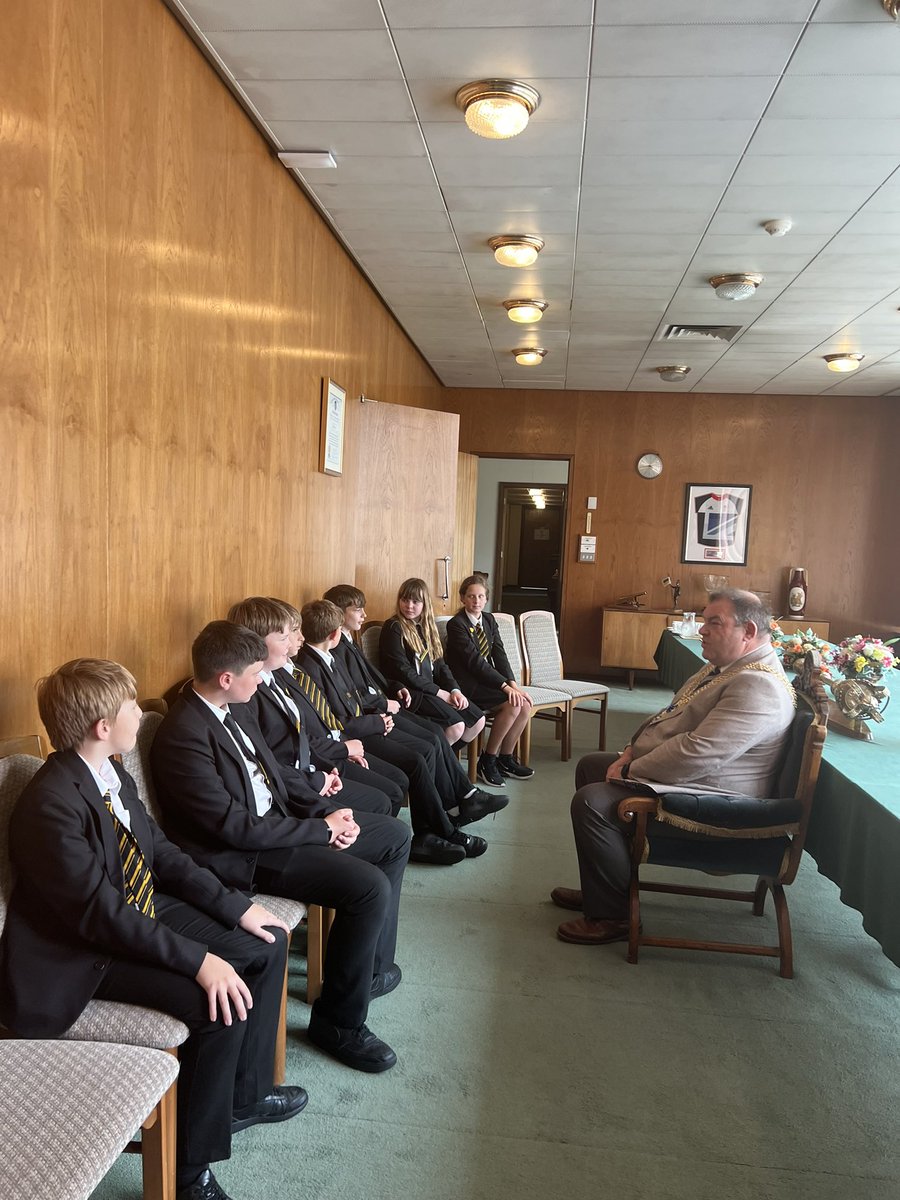 heles_excell's tweet photo. Tonight, Year 7 Centre of Excellence students visited the  Lord Mayor’s Parlour. They met the Lord Mayor, Mark Shayer . Then held a held a debate in the council chambers @HelesSchool https://t.co/zNjAZBtUpi