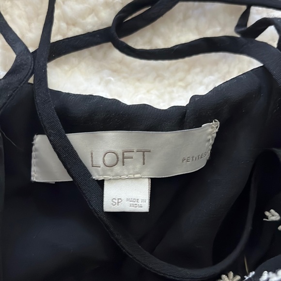 designsbyddt's tweet photo. So good I had to share! Check out all the items I'm loving on @Poshmarkapp from @FebreJennifer #poshmark #fashion #style #shopmycloset #abercrombiefitch #loft: https://t.co/Ut96kel4pg https://t.co/WDVJYX3V7N