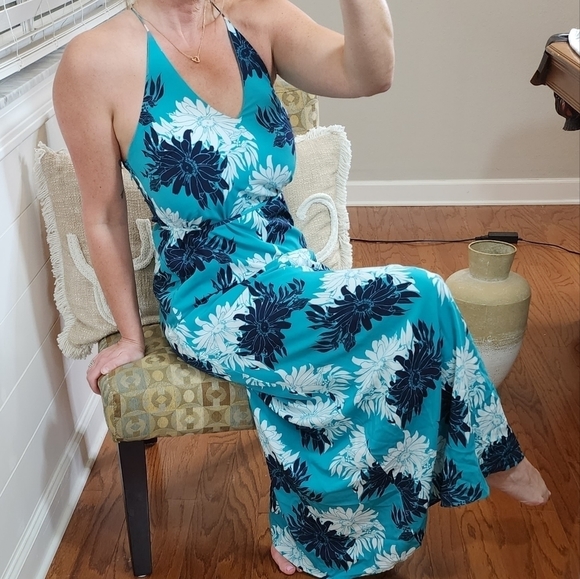 designsbyddt's tweet photo. So good I had to share! Check out all the items I'm loving on @Poshmarkapp from @FebreJennifer #poshmark #fashion #style #shopmycloset #abercrombiefitch #loft: https://t.co/Ut96kel4pg https://t.co/WDVJYX3V7N