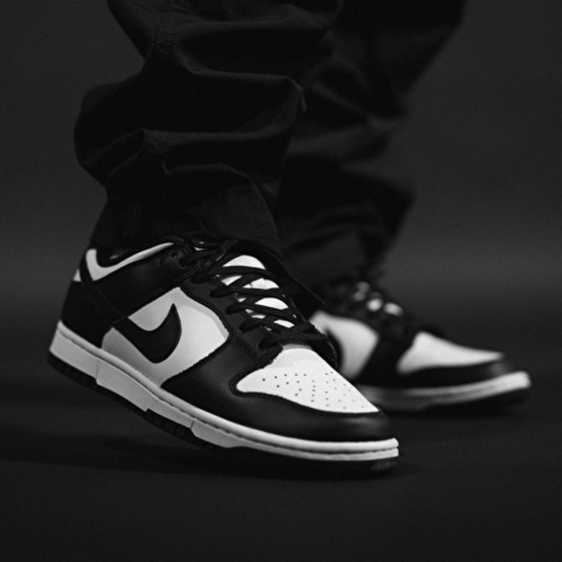 dunk low panda foot locker