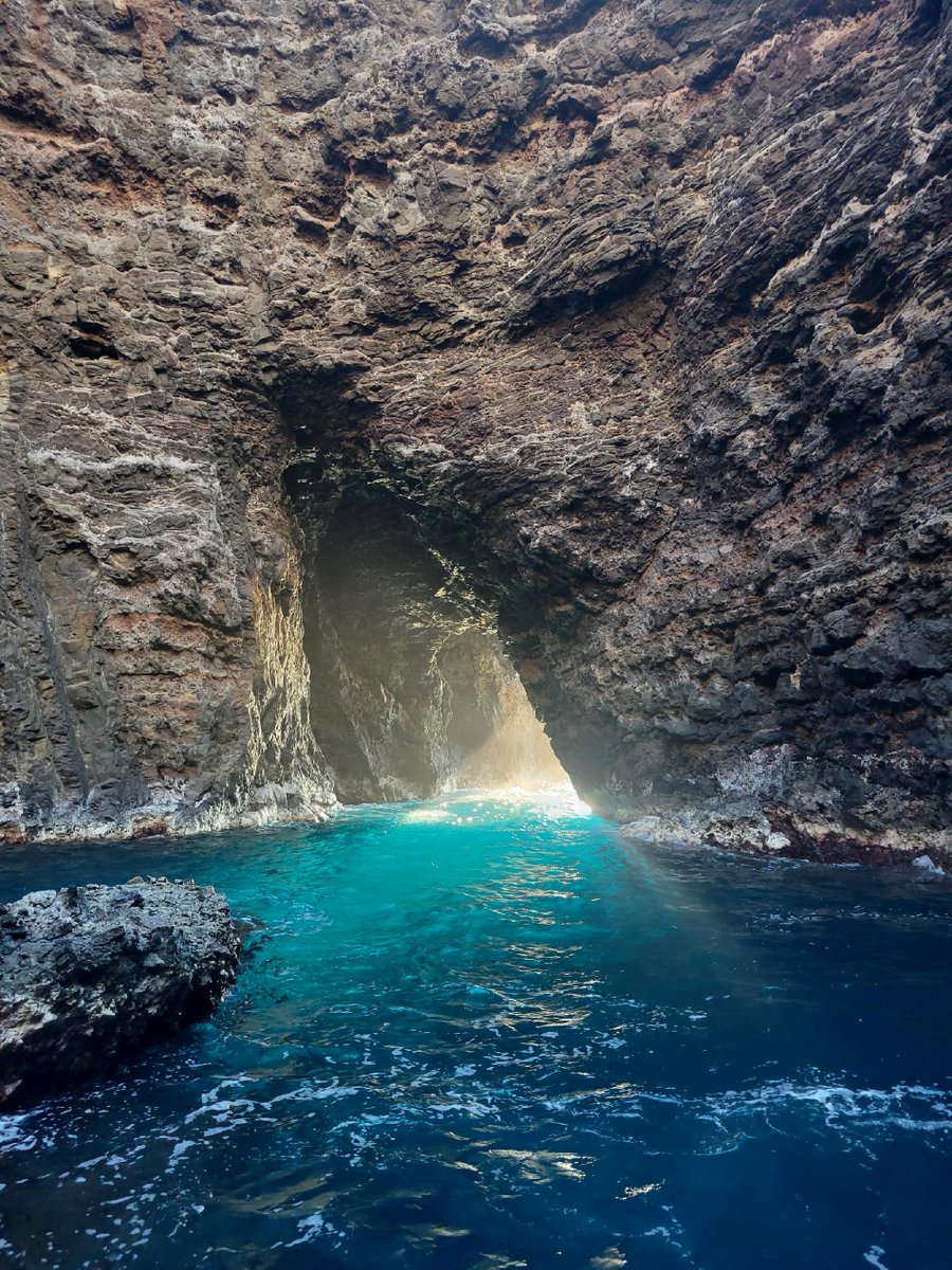 MakanaCharters's tweet photo. We live for moments like this! ☀️🌊
 #makanacharters #napalicoast #seacaves #summervibes #boating #livelife https://t.co/YTRxUStvQr