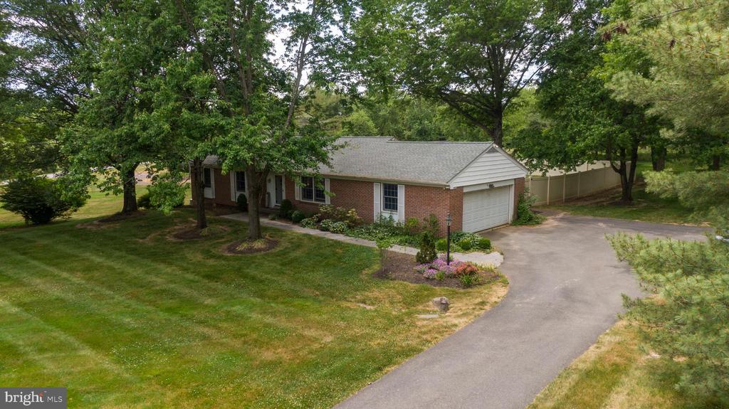 KimZRealEstate's tweet photo. This 3 BED home won't last long! Ping me for details or a showing. #realestate  https://t.co/rzg8hFVidT https://t.co/26sX15wp41