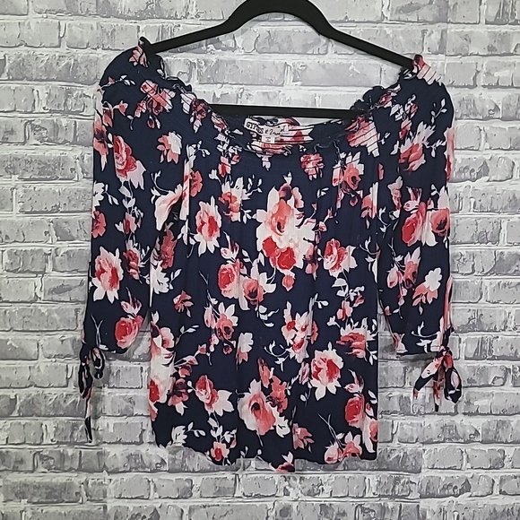 Fancylike21's tweet photo. So good I had to share! Check out all the items I'm loving on @Poshmarkapp from @penguin_trendy @acrylicavocado #poshmark #fashion #style #shopmycloset #one33social #gypsiesmoondust #freepeoplexsandrinerose: https://t.co/yAqMMHLyVt https://t.co/tzUB6NgWI0