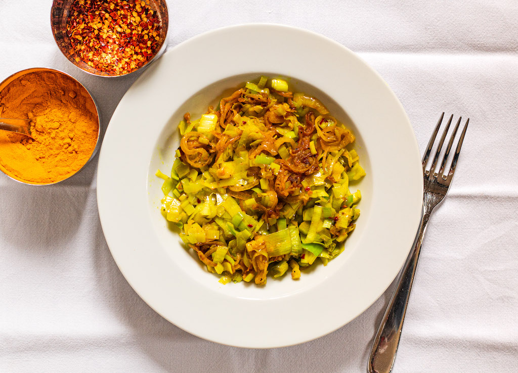 noseychef's tweet photo. ** Leek theldala ** Leeks will never be the same again with this traditional Sri Lankan dish: https://t.co/VU4lthcs5G
#leeks #srilankanfood #singhalese #singhalesefood #srilanka #Foodie #EatingForTheInsta #InstaFood #Eater #ForkYeah #FoodPorn #CheatMeal #SpoonFeed #DailyFoodFeed https://t.co/k7X7Dg5iVs
