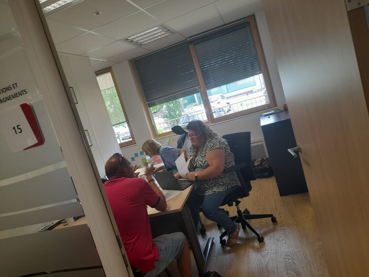 Aujourd'hui, au @poleemploi_HDF de Bruay-La-Buissiere, 58 demandeurs d'emploi allocataires du #RSA ont avancé sur leur parcours de retour à l'emploi : #mobilité, #insertion, #opportunités d'emploi et #mesures #politiquespubliques....
#OnEstLàPourVous
Avec <a href="/pasdecalais62/">pasdecalais62</a>