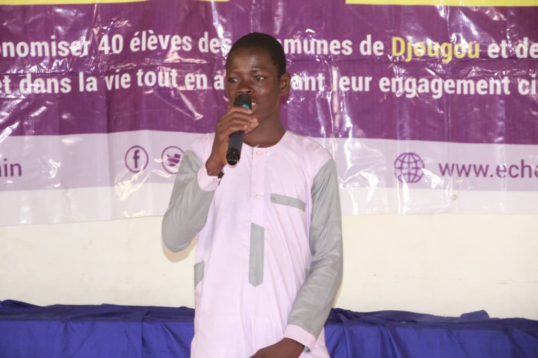 EchelleBenin's tweet photo. Entre autres, théâtre, slam chorégraphie ont permis aux boursiers d’exprimer leur #leadership dans leur communauté. L’objectif étant de motiver les parents à #scolariser les enfants. #BNGCLFellowship2022 #EchelleBenin #YaliBenin #wasexo https://t.co/3mOosjtQYp