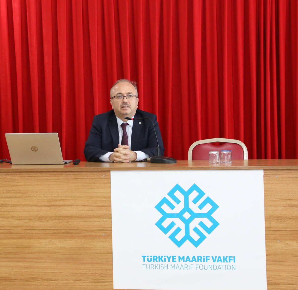 TMaarifVakfi's tweet photo. Dünyanın dört bir yanındaki Maarif Öğretmenleri yeni eğitim dönemine hazırlanıyor.📚

Türkçe Öğretmenleri Mesleki Gelişim Hizmet İçi Eğitim Programı Başkanımız Prof. Dr. @Birol_Akgun, Mütevelli Heyeti Üyelerimiz Dr. Mehmet Cangir, @oft24 ve Yönetim Kurulu Üyemiz @AhmetTurkben_’in  konuşmaları ile başladı.