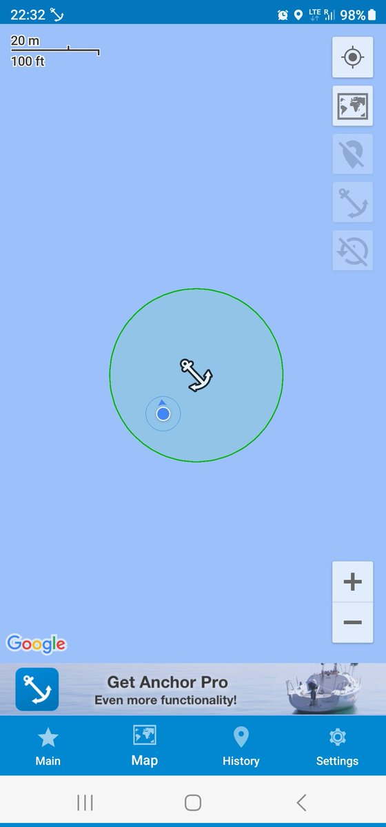 ullallah's tweet image. 배는 닻을 중심으로 바람이나 조류에 의해 돈다. 닻이 해저를 잘 못 잡으면 밀리는데, 자는 동안 배가 떠내려가는 걸 방지하기 위해 요즘엔 gps 핸폰 앱으로 알람을 설정한다. 밤새 두 번 알람이 울렸으나 알람 영역을 넓히며 다시 취침. 기상 알람 스누즈 잘 하던 세일러 밖에서도 바가지 샌다..