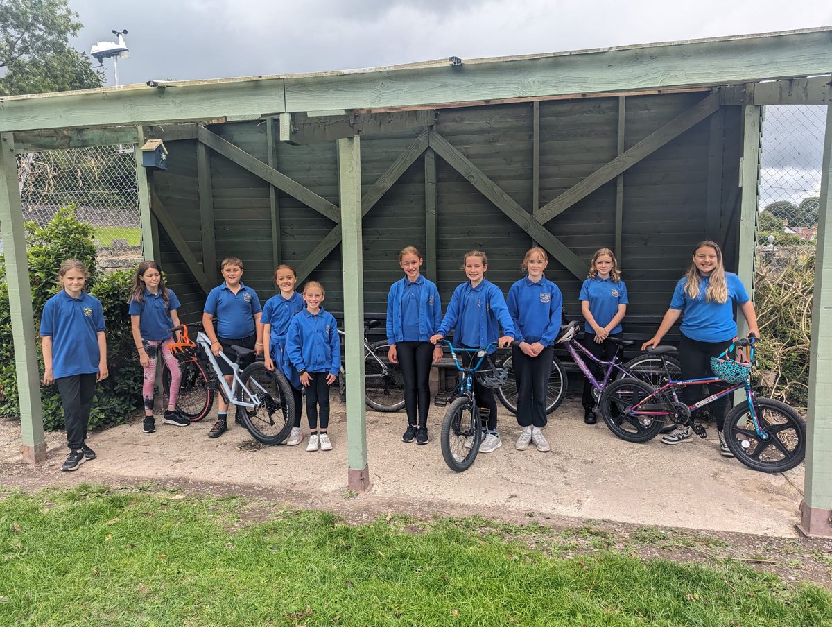 Llongyfarchiadau i’r criw yma o flwyddyn 6 am gwblhau Lefel 1 yn y cwrs beicio’n diogel heddiw. 🚴🏽‍♀️
Congratulations to this crew of pupils from year 6 for completing their Level 1 safe cycling course today. 🚴🏻<a href="/ysgoliachsirgar/">Ysgol Iach Sir Gâr</a> <a href="/CarmsCouncil/">Cyngor Sir Gâr</a> <a href="/Carmsroadsafety/">Diogelwch Ffyrdd / Road Safety</a> <a href="/EcoSchoolsWales/">Eco-Schools Wales</a>
