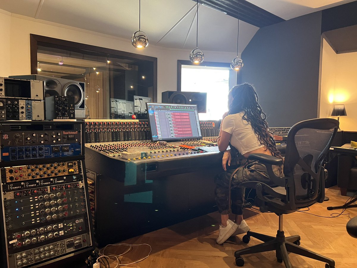 NattaliRize's tweet photo. #FullFreedom @jazzanovastudio #Berlin https://t.co/0nbGXGstdl
