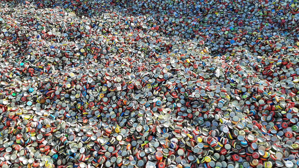 Hoi allemaal, even een oproepje vanuit Alex. Hij heeft een oproepje gehad voor metalen doppen voor mensen met diabetes. Hebben jullie toevallig nog metalen dopjes? Je mag ze ook opnieuw gaan sparen natuurlijk. Lever ze in bij Fruitkwekerij De Stokhorst. Alvast heel erg bedankt!