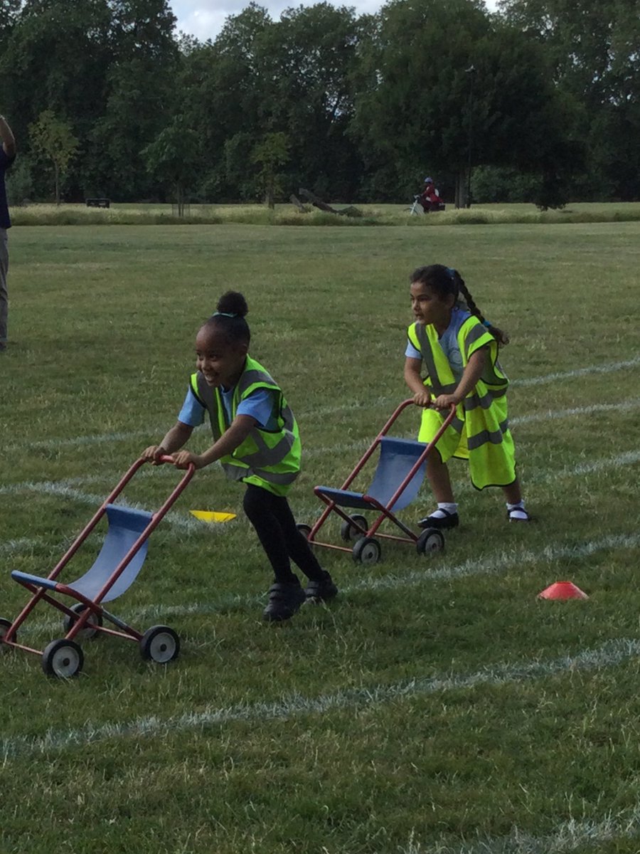 MissOconnorSW's tweet photo. What a fantastic day Aqua Class had at our EYFS sports day, in Hackney Downs, yesterday. The children enjoyed participating in all the games and sharing a wonderful picnic with our wonderful  families 💫🥇🏆🏃🏾‍♀️🏃🏃🏽‍♂️💫⭐️
@ShacklewellE8 @ShacklewellFams https://t.co/LSszvDdzgG